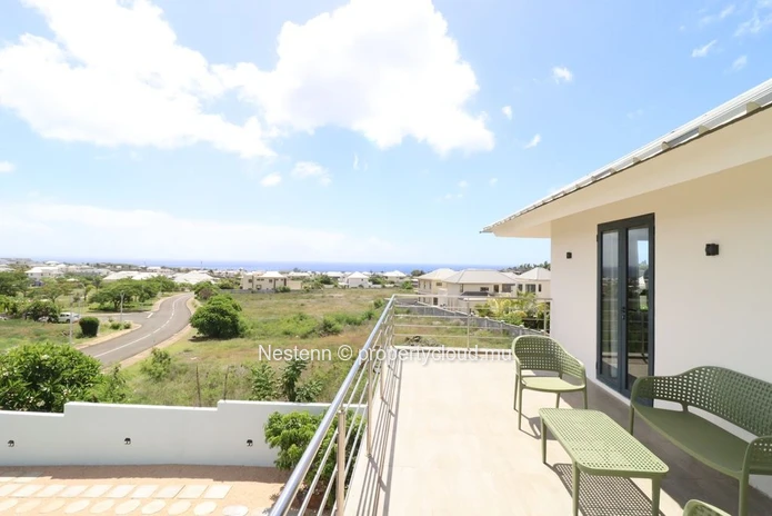 Superbe maison neuve avec piscine privée et vue mer et montagne en résidence sécurisée. 