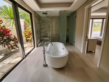 5 Bedroom Villa