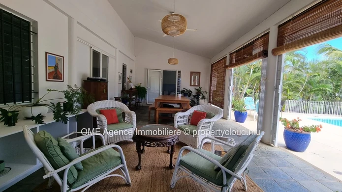 Authentique maison mauricienne sur un vaste terrain tropical avec piscine