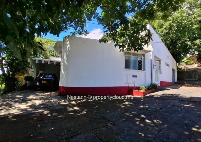 Commercial property with residential potential 