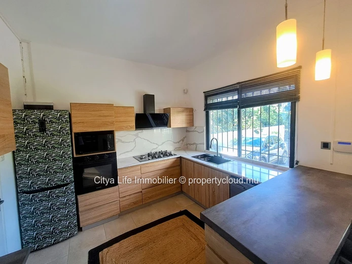 Maison meublée 2 chambres avec bureau à louer à Péreybère