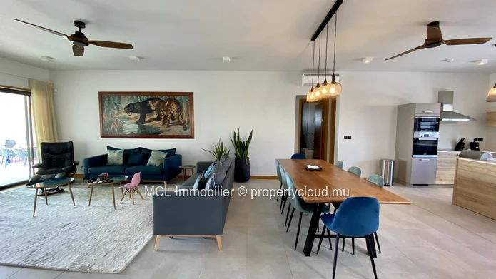 3 bedroom beachfront apartment in Pereybere