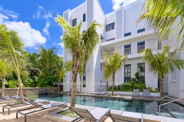 Accessible to foreigners, duplex apartment for sale in Pointe aux Canonniers, 142m², 3 bedrooms, communal pool, garde...