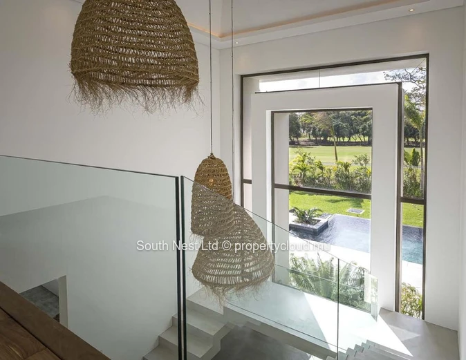 Modern 4-bedroom villa 