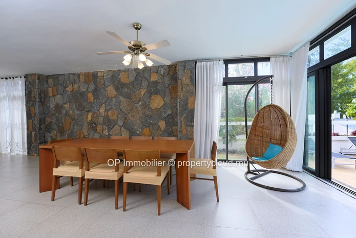 Maison 4 chambres avec piscine à vendre à Belle Mare 279m²