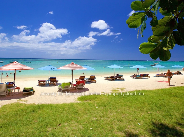 JINVESTY COLLECTION : LAELIA Villa : 3 bedroom PDS villa with pool in Trou aux Biches - 100 m Walk to the beach