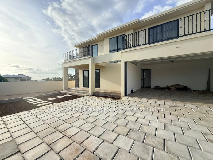 Villa Moderne de 4 Chambres dans un Domaine Sécurisé 