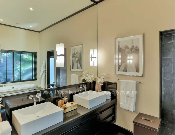 Elegant Villa In A Golf Estate With Sea View.