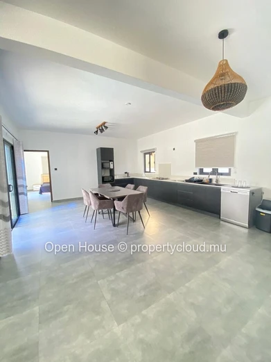 For rent in Calodyne, beautiful furnished villa on a 475m² plot. This new property offers 3 en-suite bedrooms, a priv...