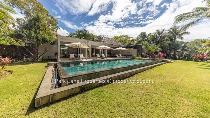 Villa de 4 Chambres à Vendre à Anahita Resort avec Piscine Privée et Jardin Paysager