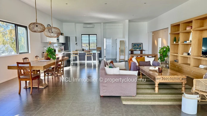 Luxury Beachfront Penthouse, Pereybere.