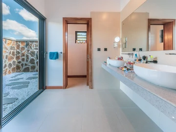 5 Bedroom Villa