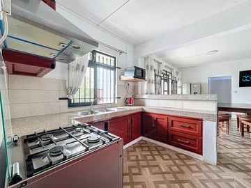 6 Bedroom House