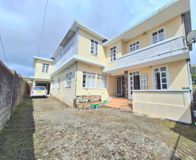 Maisons / Villas - 9 chambres - Curepipe