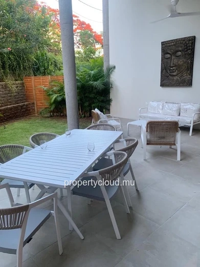 For sale: 3-bedroom duplex apartment with en suite rooms, ground floor, furnished, accessible to foreigners in Pointe...