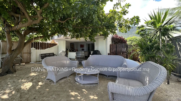 Rare 3-Bedroom Beachfront Villa for Rent in La Preneuse