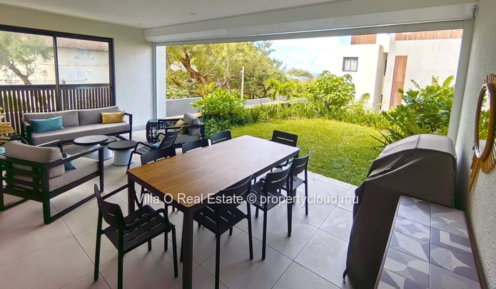 Dans une résidence sécurisée pieds dans l'eau, jolie appartement clé en main, de plain-pied avec un jardin privatif p...