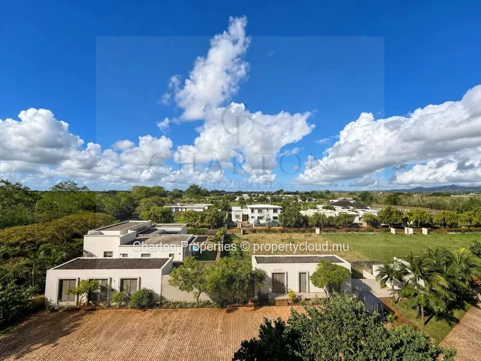 Luxury 3-bedroom en suite apartment with access to the facilities of a private estate