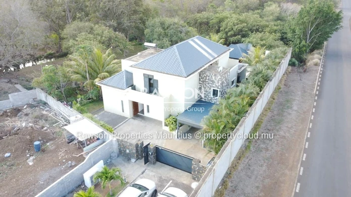 À louer – Spacieuse maison familiale de 4 chambres à coucher au Domaine de Belle Isle, Bambous – 125 000 Rs par mois
