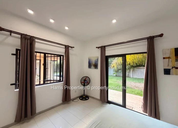 5-Bedroom Villa With Office For Rent – Bain Boeuf