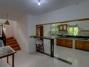 6 Bedroom House