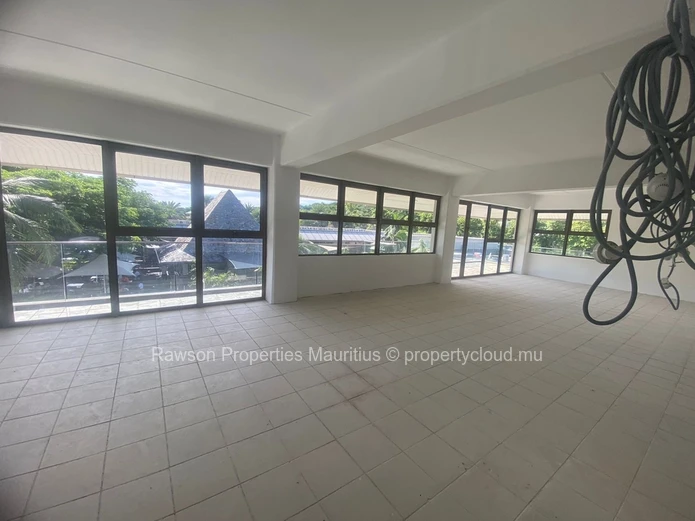 "Bureau de 136m² à louer à Grande Rivière Noire"