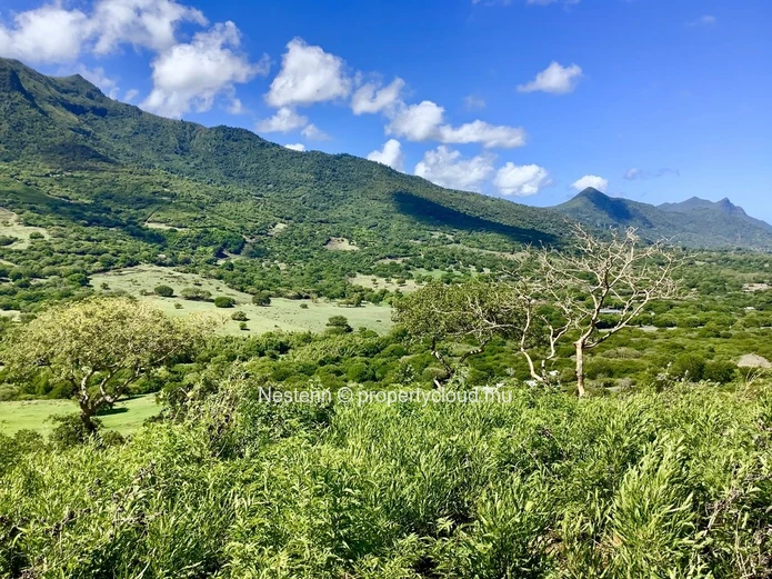 Mountain and sea view 3-bed penthouse in a residential estate