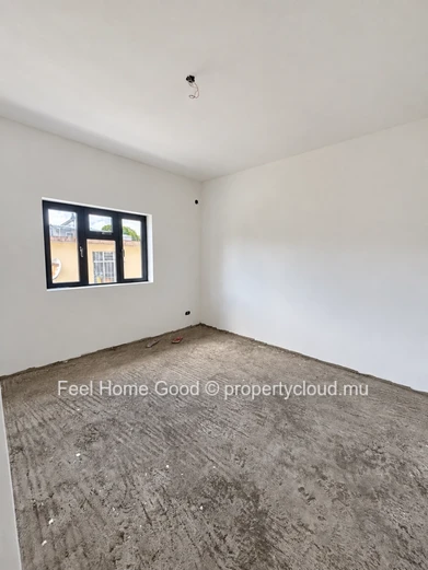 Commercial and Residential Building for Sale in Quatre Bornes – Approx. 400 m²