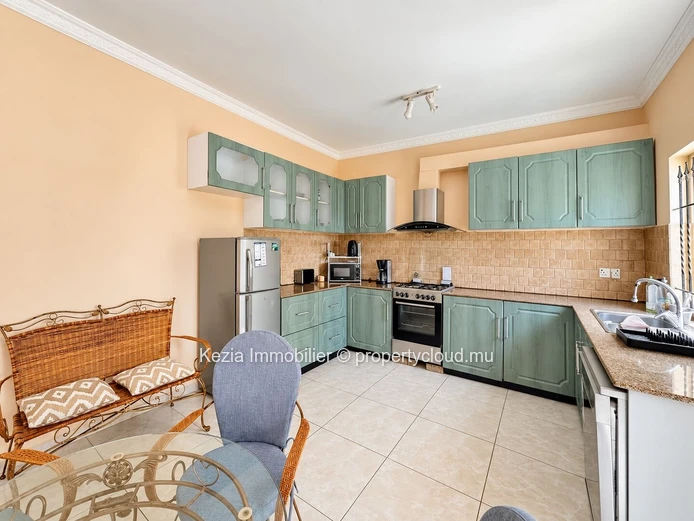 IDEALLY LOCATED APARTMENT Located in a prime area, this property combines comfort and convenience. Perfectly situated...