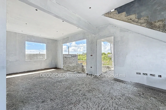 À Vendre – Maison moderne avec piscine