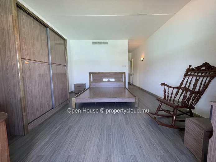 Waterfront apartment for sale in Grand Baie, 147m², 2 bedrooms