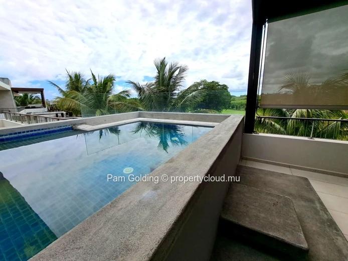 Appartement de luxe avec vue golf, piscine privative et accès plage à pied