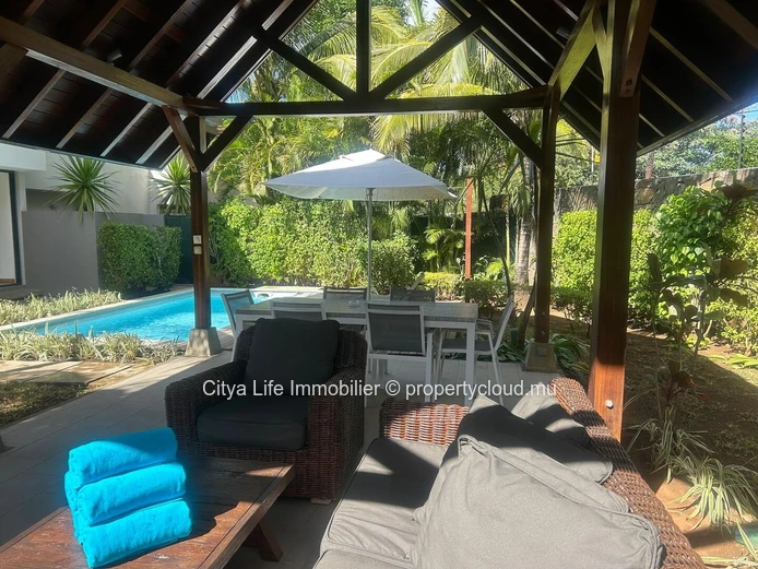 Luxurious RES Villa with Private Pool in Rivière Noire - Black River Area! 3 Beds, Solar Panels, Close to Amenities. ...