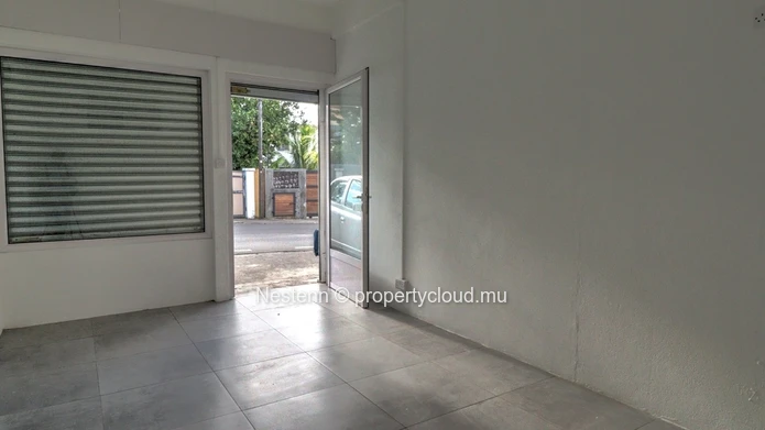 15.99 m² commercial space 