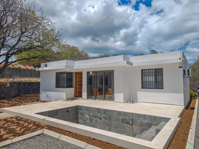 Exclusive 3-Bedroom Cottage for Rent – Domaine de Palmiers, Black River