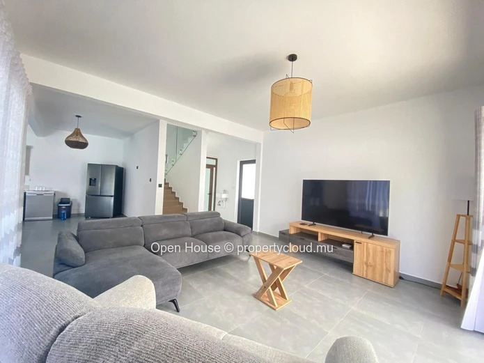 For rent in Calodyne, beautiful furnished villa on a 475m² plot. This new property offers 3 en-suite bedrooms, a priv...
