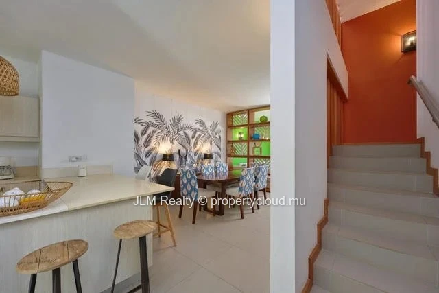 À vendre : Triplex de 3 chambres avec piscine commune à Pereybere, Île Maurice
