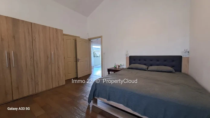 House / Villa - 5 bedrooms - Eb00e8ne - Ref. MA99468VE