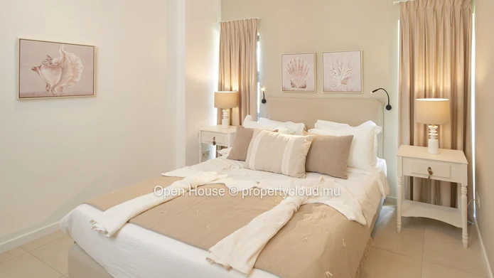 FOR SALE - Apartment R+2 - Pointe aux Canonniers - 3 bedrooms, communal pool, close to the beach - accessible to fore...