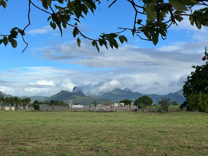 Royal Park - Magnifique Terrain de 1054 m² à vendre à Balaclava, secteur en pleine expansion