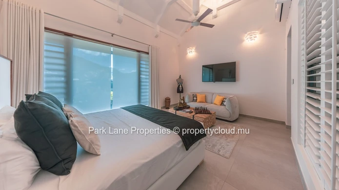 Sumptuous high end 5 bedroom villa in IRS Marina