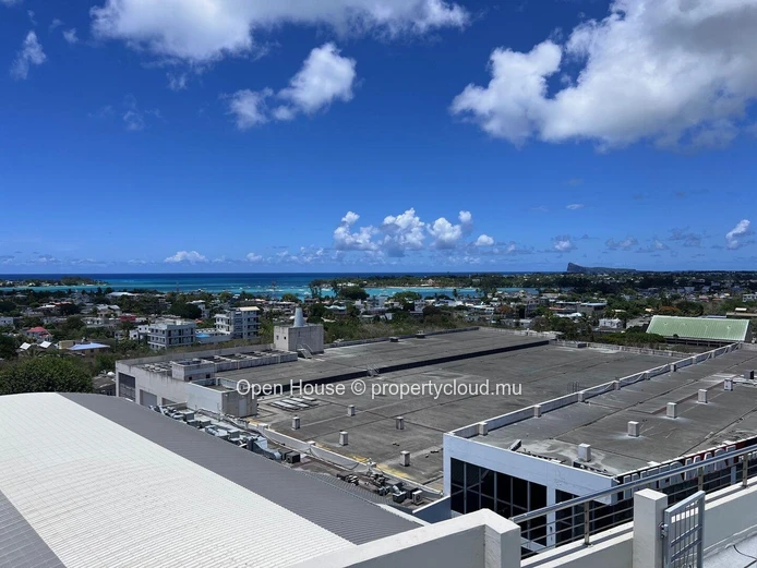 Appartement de deux chambres en suite au coeur de la croisette à Grand Baie. Piscine.
