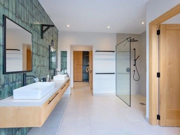 5 Bedroom Villa