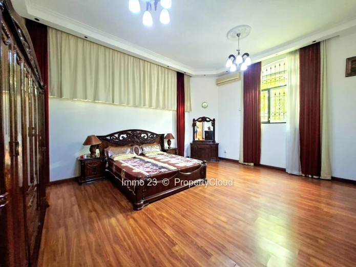 House for Sale in Albion