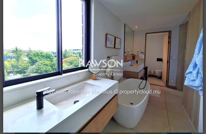 Duplex Penthouse 3 Chambres À Vendre À Pointe Aux Canonniers | Design Contemporain | Vue Mer | Piscine En Rooftop | €