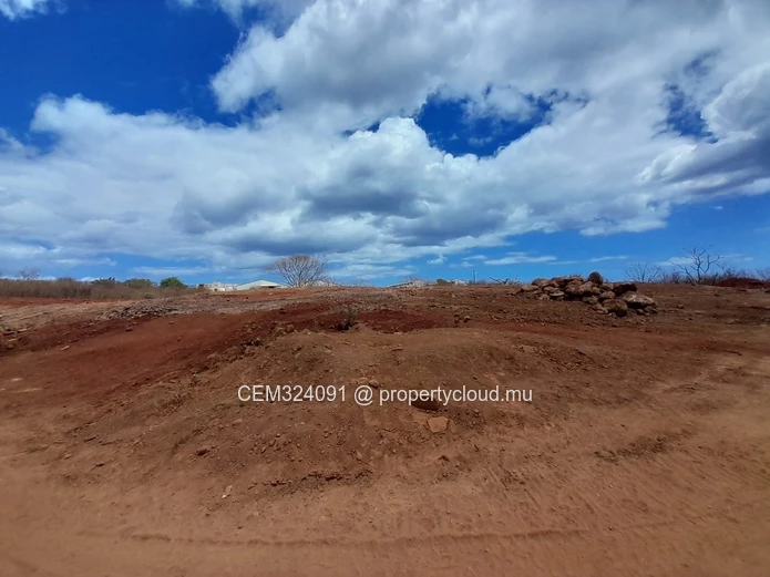 Terrain Industriel à Vendre – La Tour Koenig