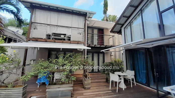 Bloc of apartments for sale in Albion - Ideal for investment