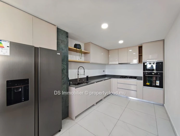 Penthouse De 3 Chambres Avec Vue Mer À Louer À Pereybere - Nord
