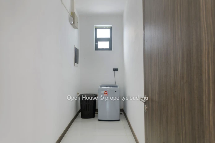 A LOUER - Villa - Grand Baie, 128m², 3 chambres, piscine privée, meublée, climatisée, à Rs 175.000
