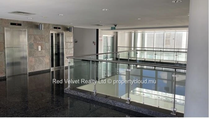 592 m² Furnished Office Floor for Sale – Ebène Cybercity | Prime Investment
